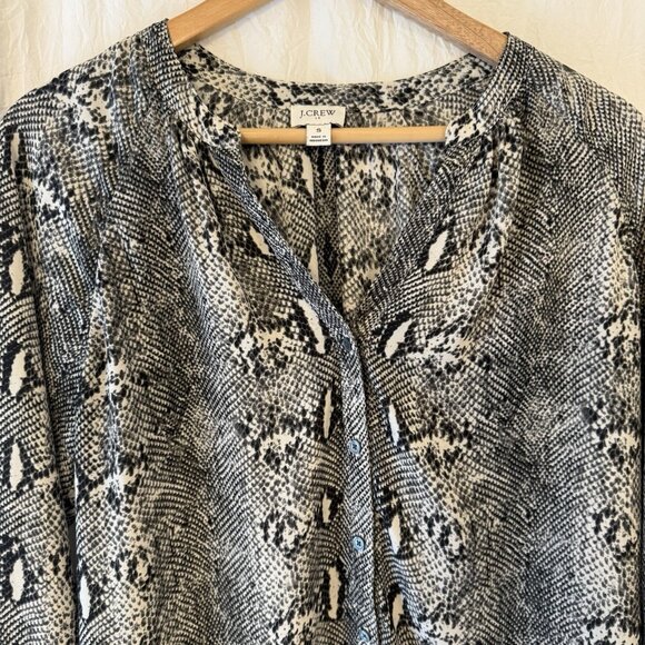J Crew Women’s Long Sleeve Snakeskin Print Button Up Raglan Top Size Sm V-Neck - Picture 2 of 7